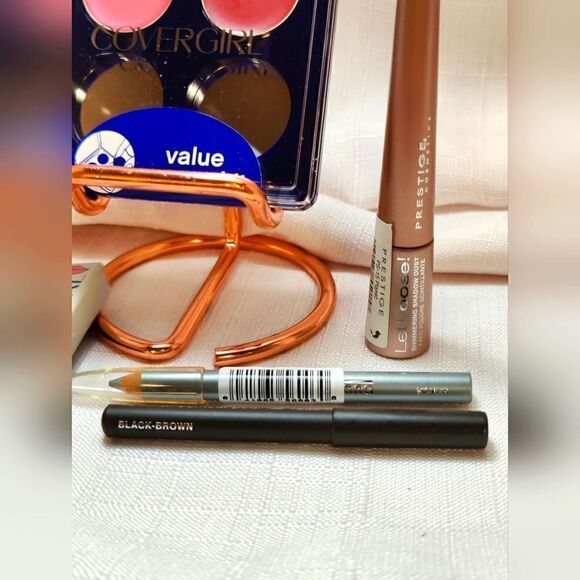 Eyeshadow, Eyeliner, Lip color - Mixed Lot of 5 - Picture 2 of 3